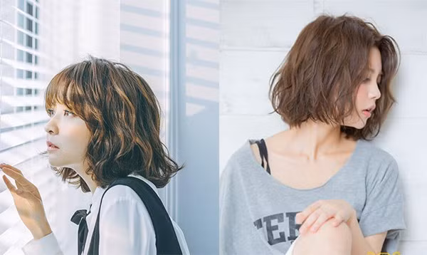 Tóc ngắn xoăn sóng nhẹ tôn lên nét đẹp dịu dàng nữ tính.