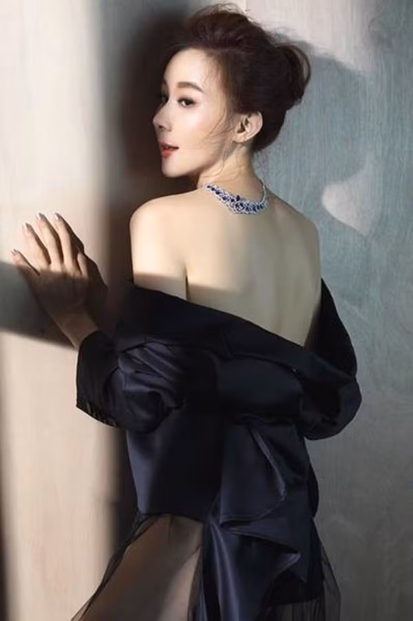 Tiêu Tường từng không thiếu đàn ông vây quanh.