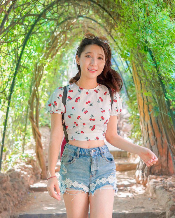 Con gái tỷ phú đi thi Hoa hậu, diện toàn hàng hiệu vẫn bị loại ngay "vòng gửi xe" ảnh 6 Con gái tỷ phú đi thi Hoa hậu, diện toàn hàng hiệu vẫn bị loại ngay "vòng gửi xe" ảnh 6