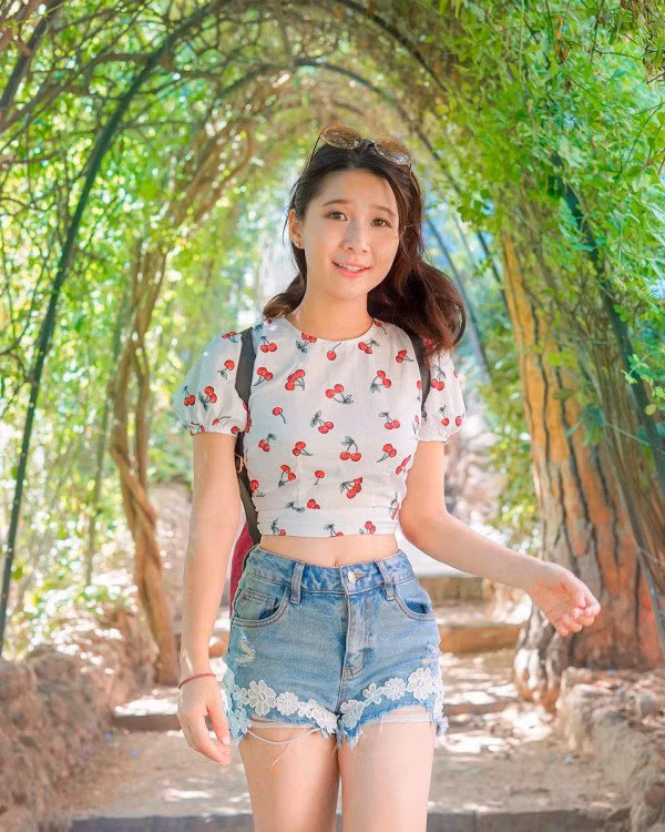 Con gái tỷ phú đi thi Hoa hậu, diện toàn hàng hiệu vẫn bị loại ngay "vòng gửi xe" ảnh 6