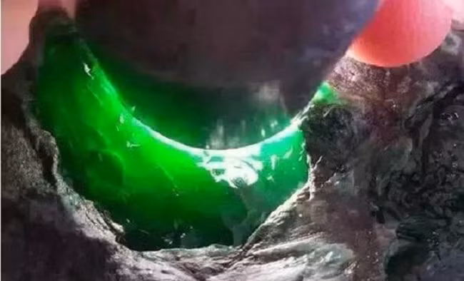 Mấy cục đá xù xì nhặt ở đường tưởng vô dụng không ngờ là báu vật giá trị khủng - 6