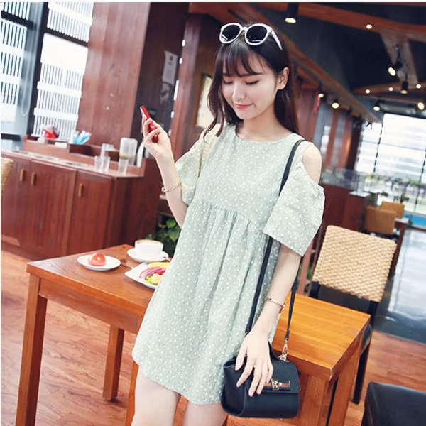 Khoảng hở ở phần tay áo là chi tiết điểm nhấn cũng như giúp các nàng cảm thấy thoáng mát.