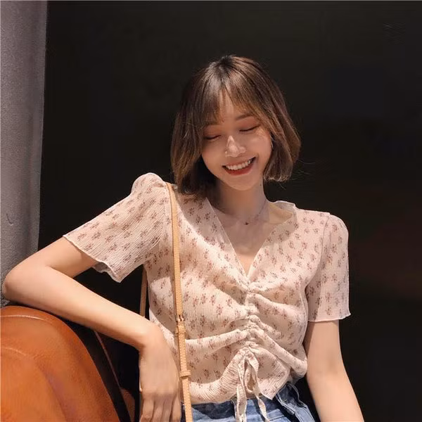 Các nàng có thể diện thiết kế áo phủ họa tiết để thêm phần nữ tính và xinh xắn.