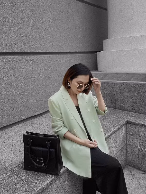 Chỉ việc diện những kiểu áo này, nàng công sở dù đã ngoài 30 tuổi sẽ nhìn vẫn như 20 - 12