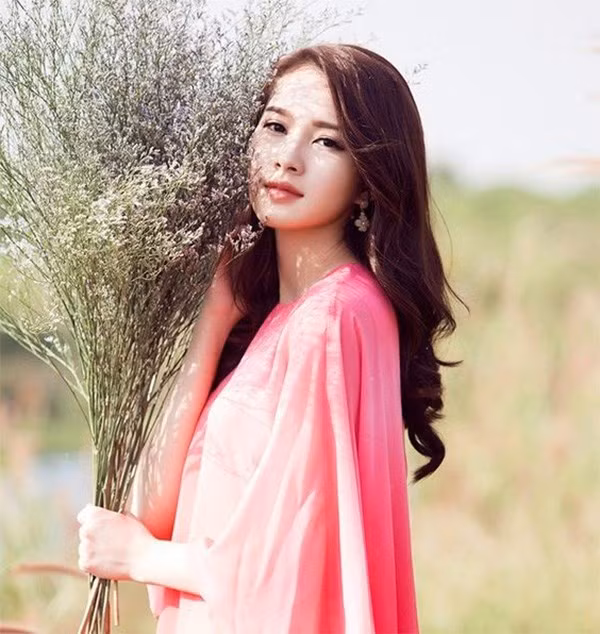 20 kiểu tóc ngang lưng đẹp trẻ trung nữ tính hot nhất hiện nay - 14