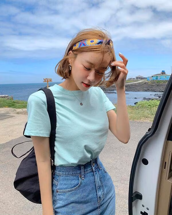 Trang phục màu xanh bạc hà luôn mang đến sự mát mẻ trong ngày hè.