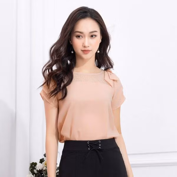 Những trang phục màu hồng nude rất nữ tính và nhã nhặn.