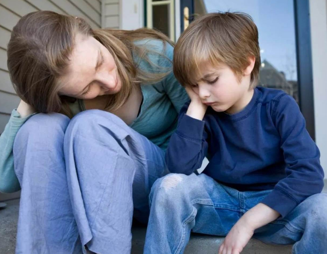 Con hỏi “Nhà mình có nghèo không mẹ?”, cách mẹ trả lời làm con 10 năm sau khác rõ rệt - 4