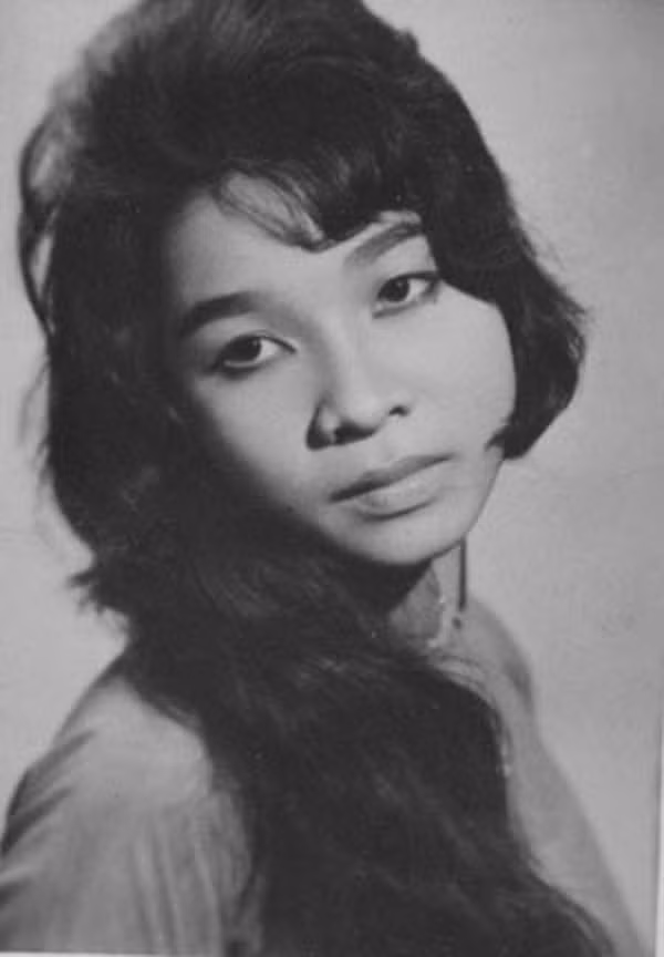 Từ năm 16 tuổi, Bạch Tuyết đã bắt đầu đi theo nghệ thuật.