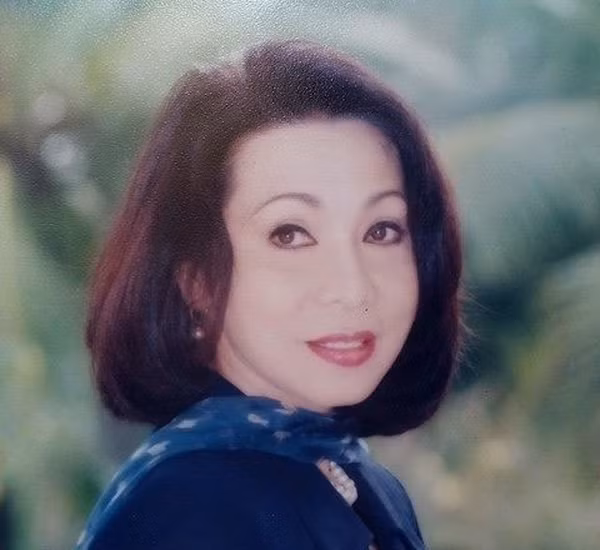 Nữ nghệ sĩ luôn bị nỗi ám ảnh tuổi thơ đeo bám trong tâm trí.