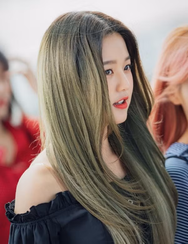 Những màu tóc xanh rêu đẹp ấn tượng phù hợp với mọi gương mặt - 5