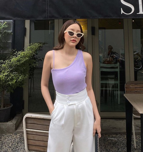 Kiểu áo này vẫn hoàn toàn có thể giúp nàng có được vẻ ngoài gợi cảm, sành điệu. Kiểu áo này vẫn hoàn toàn có thể giúp nàng có được vẻ ngoài gợi cảm, sành điệu.