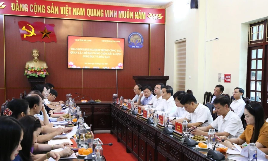 Quang cảnh buổi làm việc.