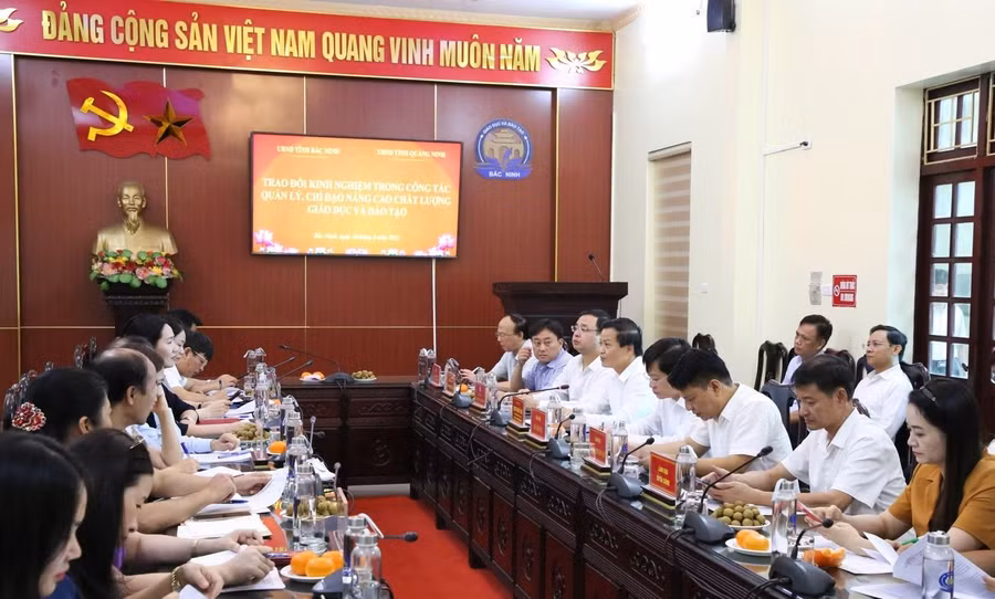 Quang cảnh buổi làm việc.