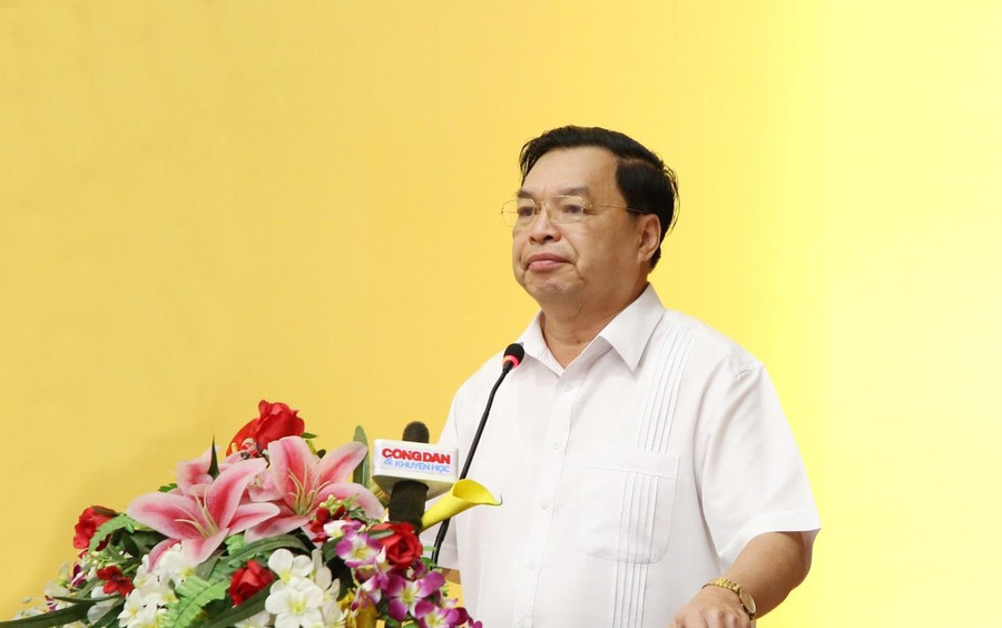 Ông Lê Mạnh Hùng - Phó Chủ tịch kiêm Tổng Thư ký Trung ương Hội Khuyến học Việt Nam phát biểu tại hội nghị. Ông Lê Mạnh Hùng - Phó Chủ tịch kiêm Tổng Thư ký Trung ương Hội Khuyến học Việt Nam phát biểu tại hội nghị.