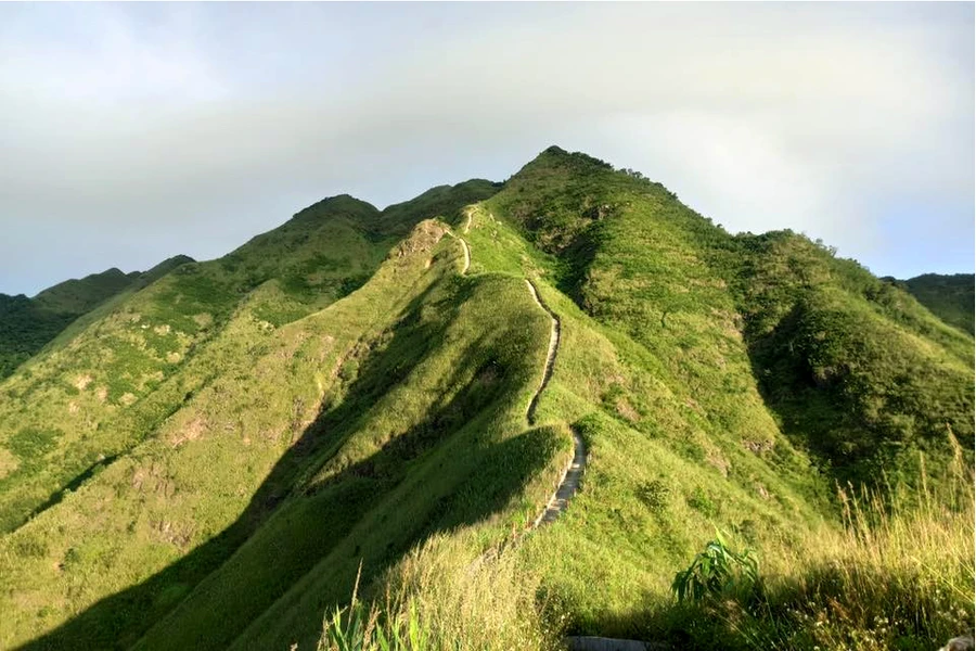 "Sống lưng khủng long" là một trong những điểm tham quan nổi tiếng của huyện Bình Liêu.