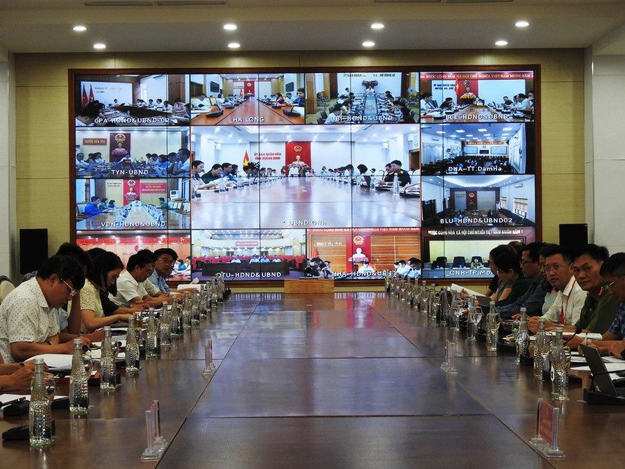 Quang cảnh buổi làm việc.