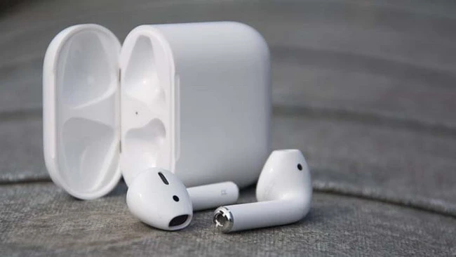 Tại sao AirPods bị dân mạng chê lấy chê để mà vẫn bán đắt như tôm tươi