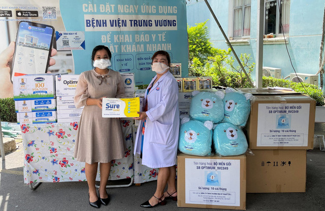 Món quà sức khỏe Vinamilk gửi đến bác sĩ, bệnh nhi F0 tại bệnh viện Trưng Vương TP.HCM - Ảnh 2. Món quà sức khỏe Vinamilk gửi đến bác sĩ, bệnh nhi F0 tại bệnh viện Trưng Vương TP.HCM - Ảnh 2.