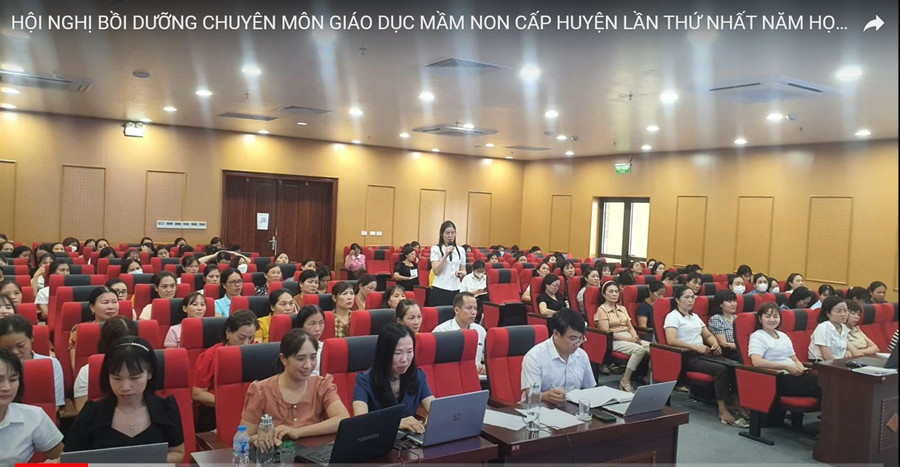 Cán bộ quản lý, giáo viên huyện Tân Yên tham gia lớp bồi dưỡng.