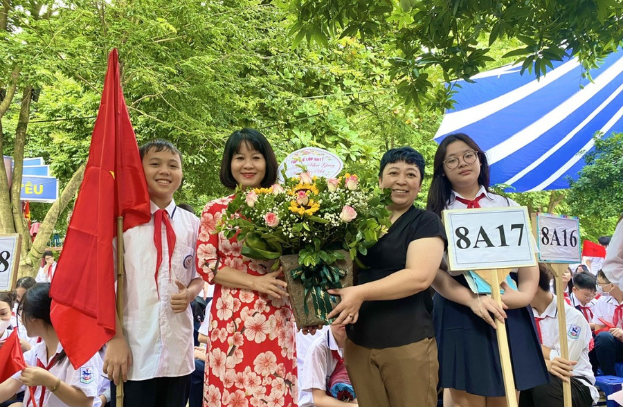 Học sinh Giảng Võ hân hoan bước vào năm học mới. Học sinh Giảng Võ hân hoan bước vào năm học mới.