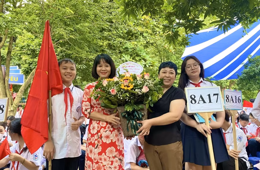 Học sinh Giảng Võ hân hoan bước vào năm học mới.