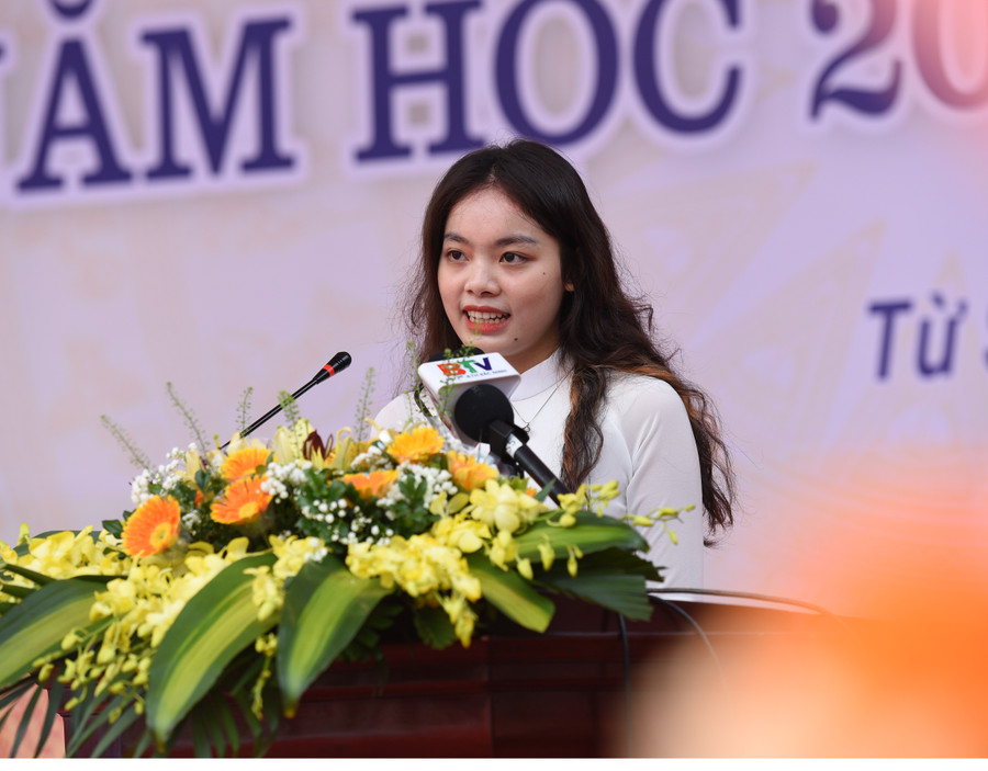 Em Vũ Vân Hà đại diện học sinh Trường THPT Lý Thái Tổ bày tỏ quyết tâm học tốt, rèn luyện tốt năm học mới.