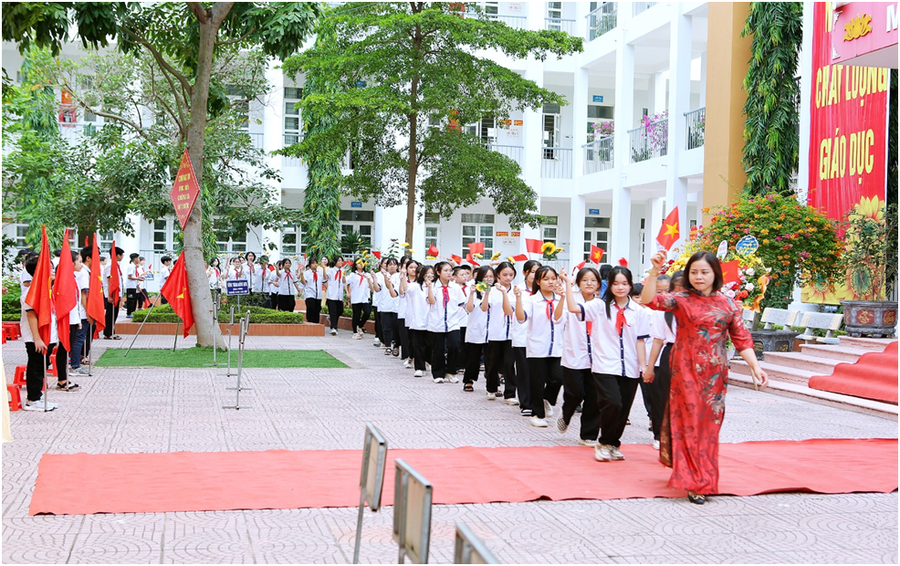 Học sinh TP Bắc Giang hân hoan chào mừng năm học mới 2023 - 2024. Học sinh TP Bắc Giang hân hoan chào mừng năm học mới 2023 - 2024.
