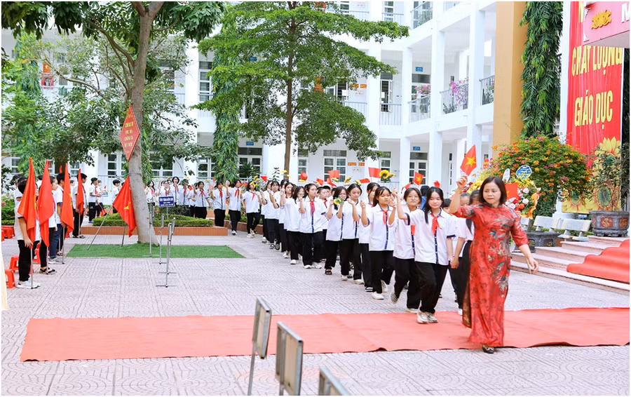 Học sinh TP Bắc Giang hân hoan chào mừng năm học mới 2023 - 2024.