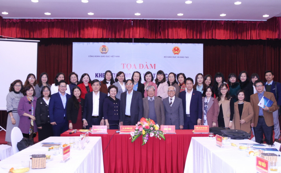 Các đại biểu tham dự tọa đàm