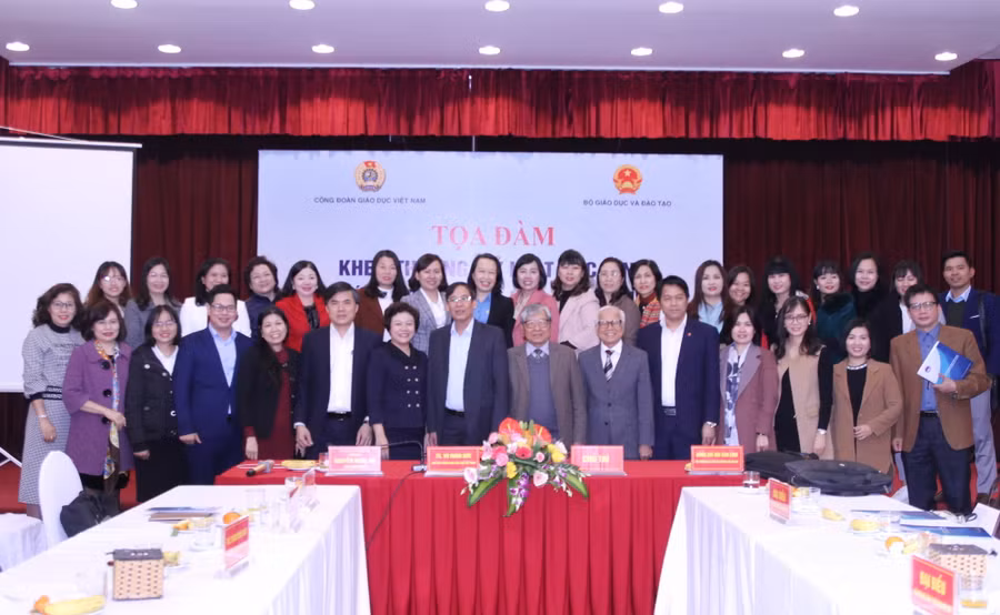 Các đại biểu tham dự tọa đàm