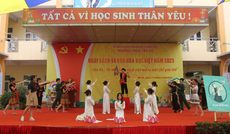 Học sinh Trường THCS Yên Sở sân khấu hóa tác phẩm văn học &quot;Kim Đồng&quot;.