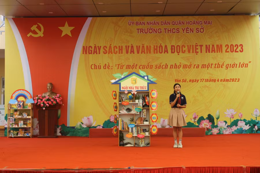 Em Đỗ Hà Phương - học sinh lớp 7A4 Trường THCS Yên Sở phát biểu hưởng ứng chương trình.