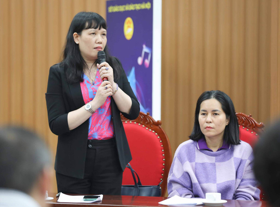 Cô Nguyễn Bội Quỳnh - Hiệu trưởng trường THPT Việt Đức chia sẻ tại họp báo.