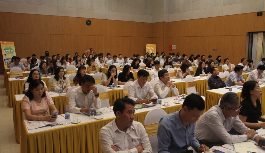 Các đại biểu dự hội thảo.