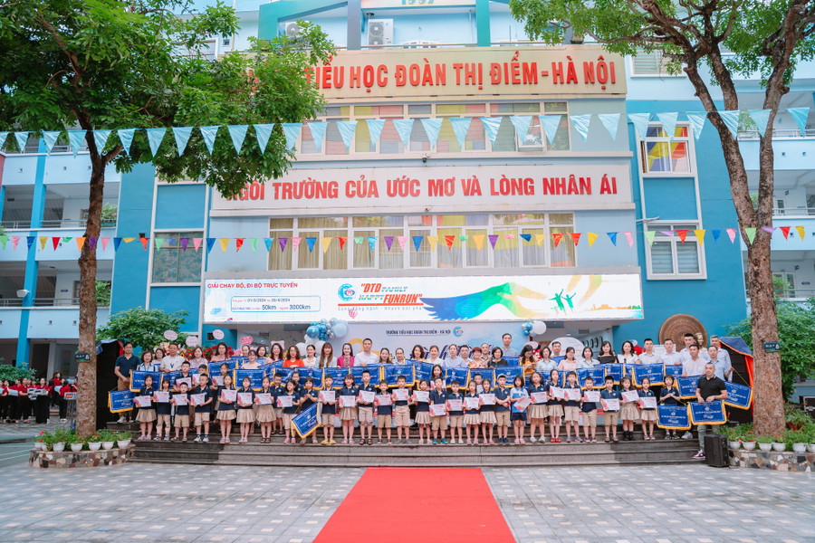 Trường Tiểu học Đoàn Thị Điểm - Hà Nội khen thưởng học sinh. Trường Tiểu học Đoàn Thị Điểm - Hà Nội khen thưởng học sinh.