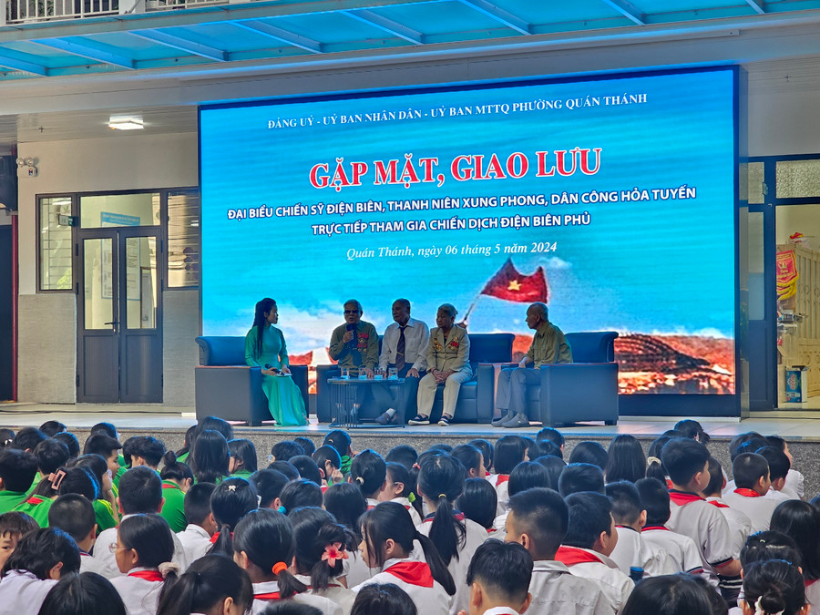 Các nhân chứng lịch sử nhớ lại những thời khắc lịch sử của chiến dịch Điện Biên Phủ. Các nhân chứng lịch sử nhớ lại những thời khắc lịch sử của chiến dịch Điện Biên Phủ.
