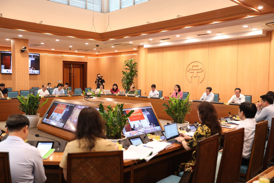 Quang cảnh buổi họp. Quang cảnh buổi họp.