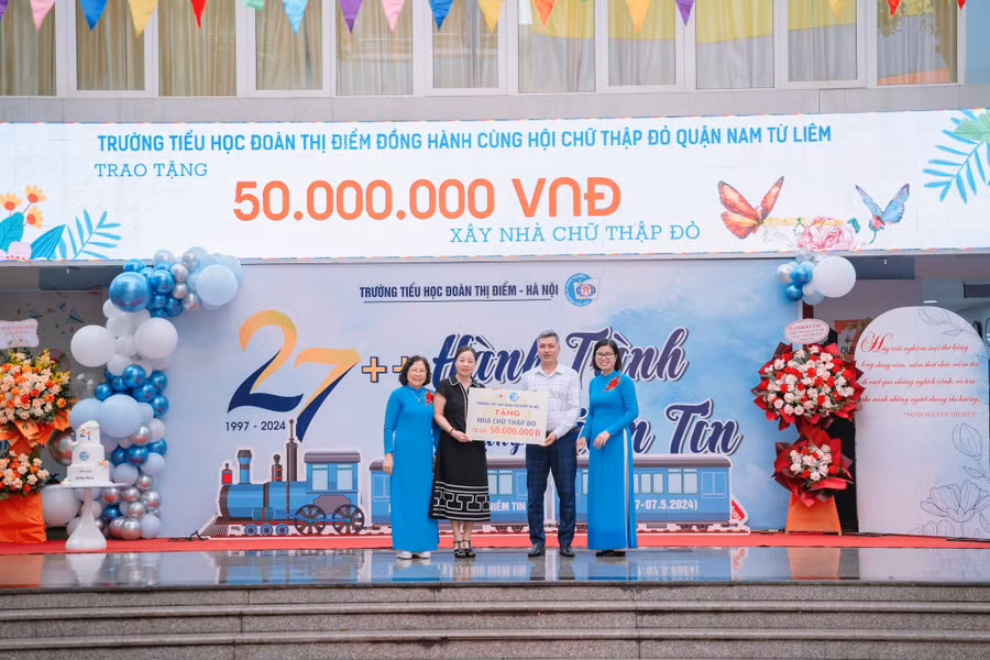 Trường Tiểu học Đoàn Thị Điểm - Hà Nội đồng hành cùng Hội Chữ thập đỏ quận Nam Từ Liêm.