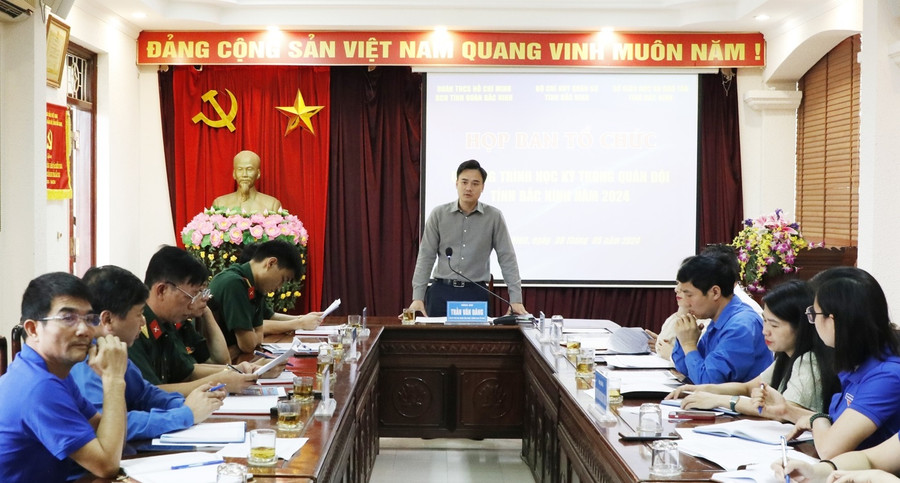 Quang cảnh buổi họp.