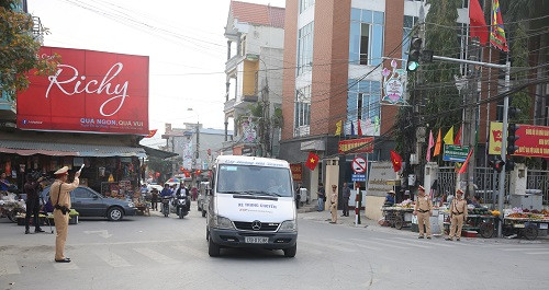 Cán bộ, chiến sĩ Công an huyện Mỹ Đức điều tiết giao thông, đảm bảo ANTT tại lễ hội chùa Hương năm 2019 (Ảnh: Đăng Chung). Cán bộ, chiến sĩ Công an huyện Mỹ Đức điều tiết giao thông, đảm bảo ANTT tại lễ hội chùa Hương năm 2019 (Ảnh: Đăng Chung).