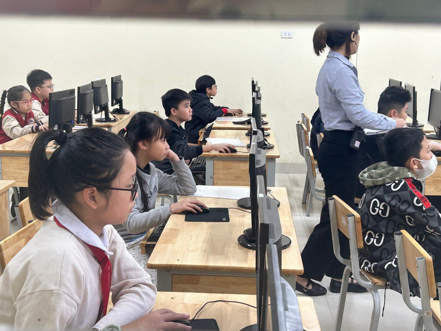 Thí sinh ổn định chuẩn bị làm bài thi.