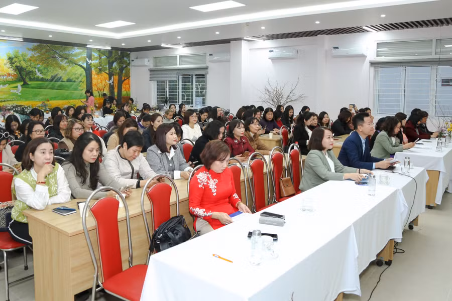 Các đại biểu về dự hội nghị.