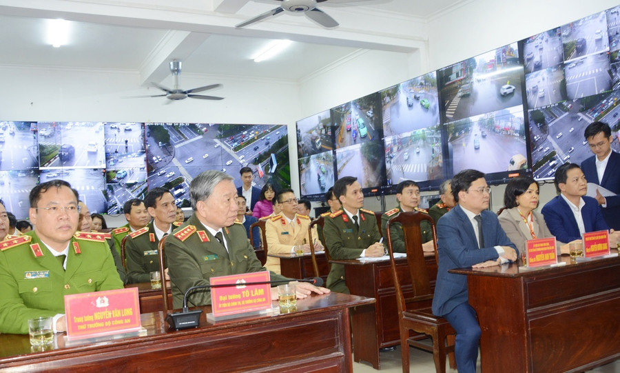 Đoàn công tác của Đảng ủy Công an Trung ương đã đến thăm Trung tâm chỉ huy, giám sát giao thông. Đoàn công tác của Đảng ủy Công an Trung ương đã đến thăm Trung tâm chỉ huy, giám sát giao thông.