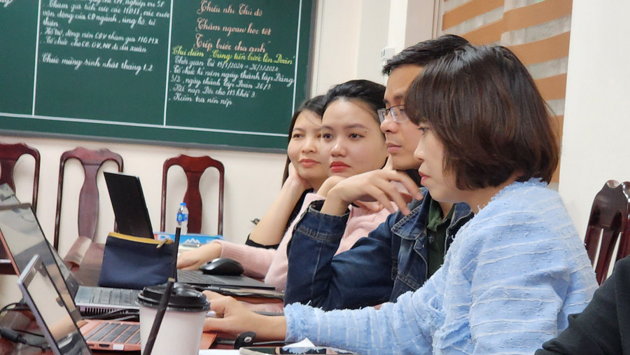 Giáo viên quận Ba Đình triển khai ứng dụng CNTT vào quản lý. Giáo viên quận Ba Đình triển khai ứng dụng CNTT vào quản lý.