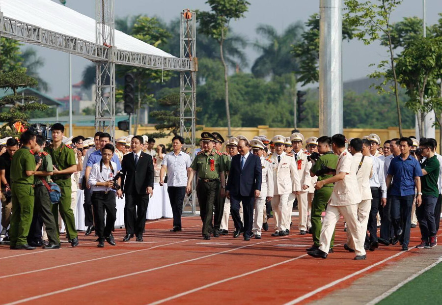 Thủ tướng Nguyễn Xuân Phúc chia vui cùng thầy trò Học viện Cảnh sát Nhân dân tại lễ kỉ niệm