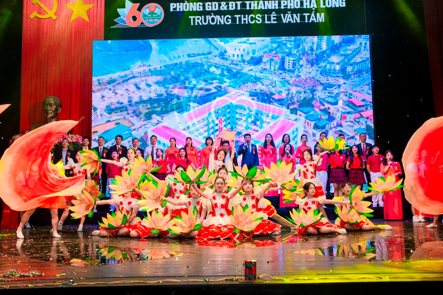 Các tiết mục văn nghệ đặc sắc tại buổi lễ.