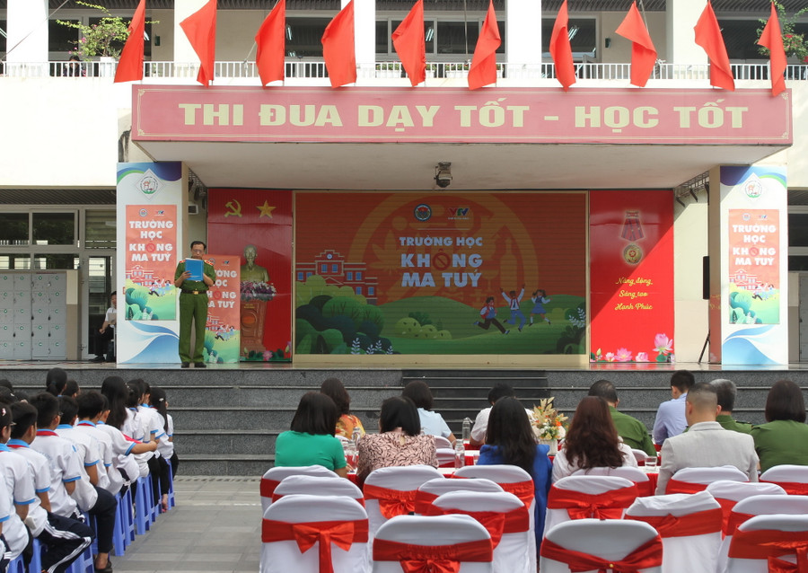 Thiếu tướng Nguyễn Đức Thính phát biểu khai mạc. Thiếu tướng Nguyễn Đức Thính phát biểu khai mạc.