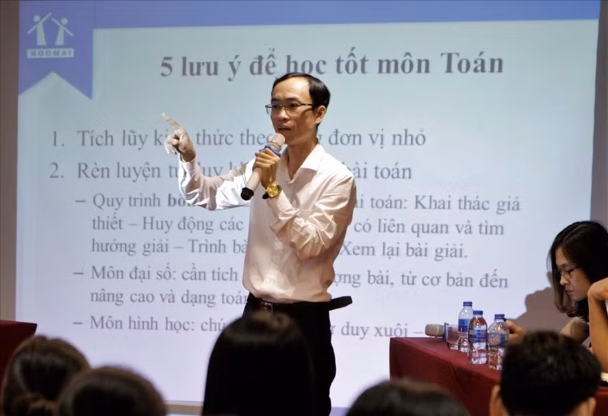 Thầy Hồng Trí Quang - giáo viên Toán, Trường THCS Archimedes, Hà Nội - tư vấn cho học sinh và phụ huynh cách học, ôn tập cho kỳ thi vào lớp 10.