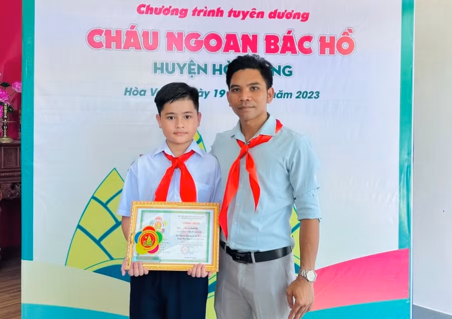 Thầy Trương Văn Hiện là giáo viên, Trường Tiểu học Hòa Bắc.